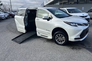 2021 Toyota Sienna XLE with Braun Power XT Conversion