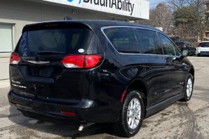 2023 Chrysler Pacifica with Braun Power Side-Entry