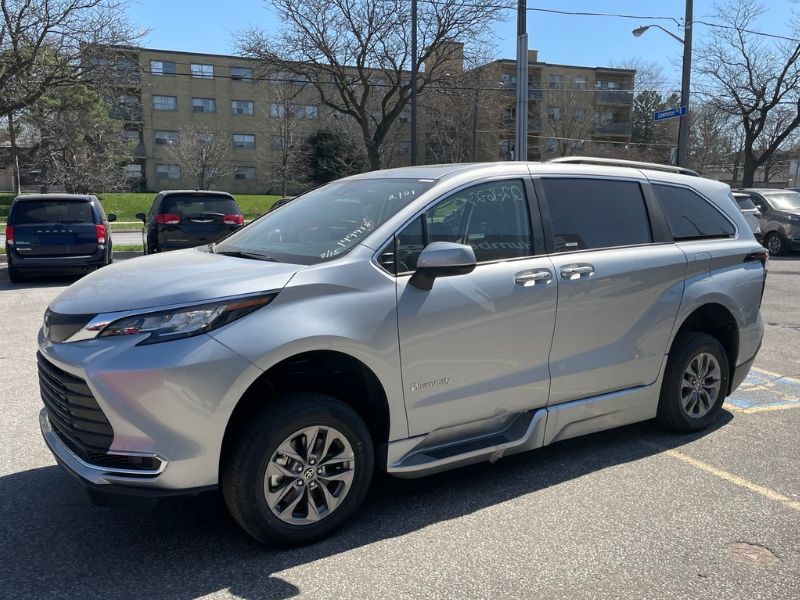 Available for Order - 2024 Toyota Sienna with Braun Power Infloor