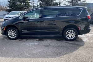 2023 Chrysler Pacifica with Braun Power Side-Entry