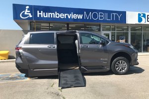 2024 Toyota Sienna – Braun Power Bifold - Available to Order