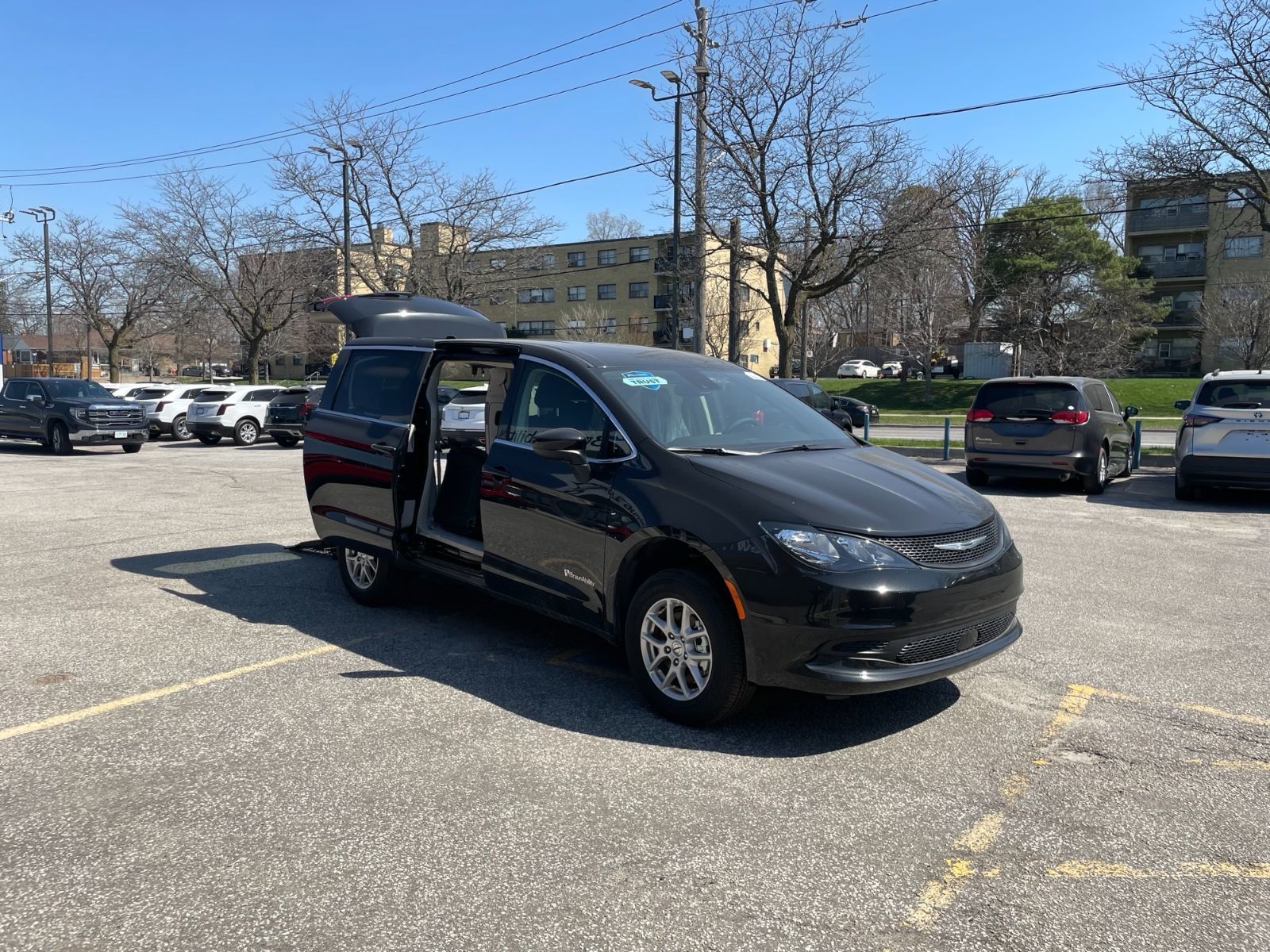 2023 Chrysler Grand Caravan w/ Braun R.E