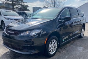 2023 Chrysler Pacifica with Braun Power Side-Entry