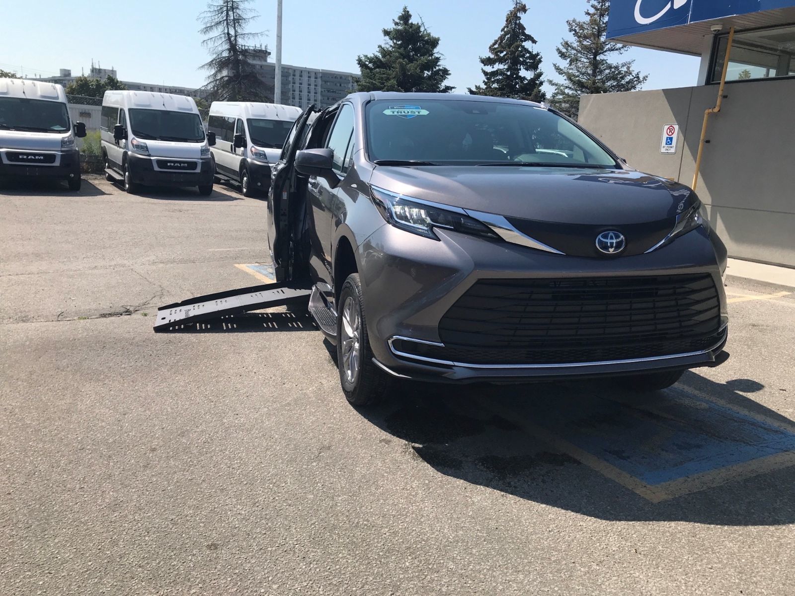 2024 Toyota Sienna – Braun Power Bifold - Available to Order